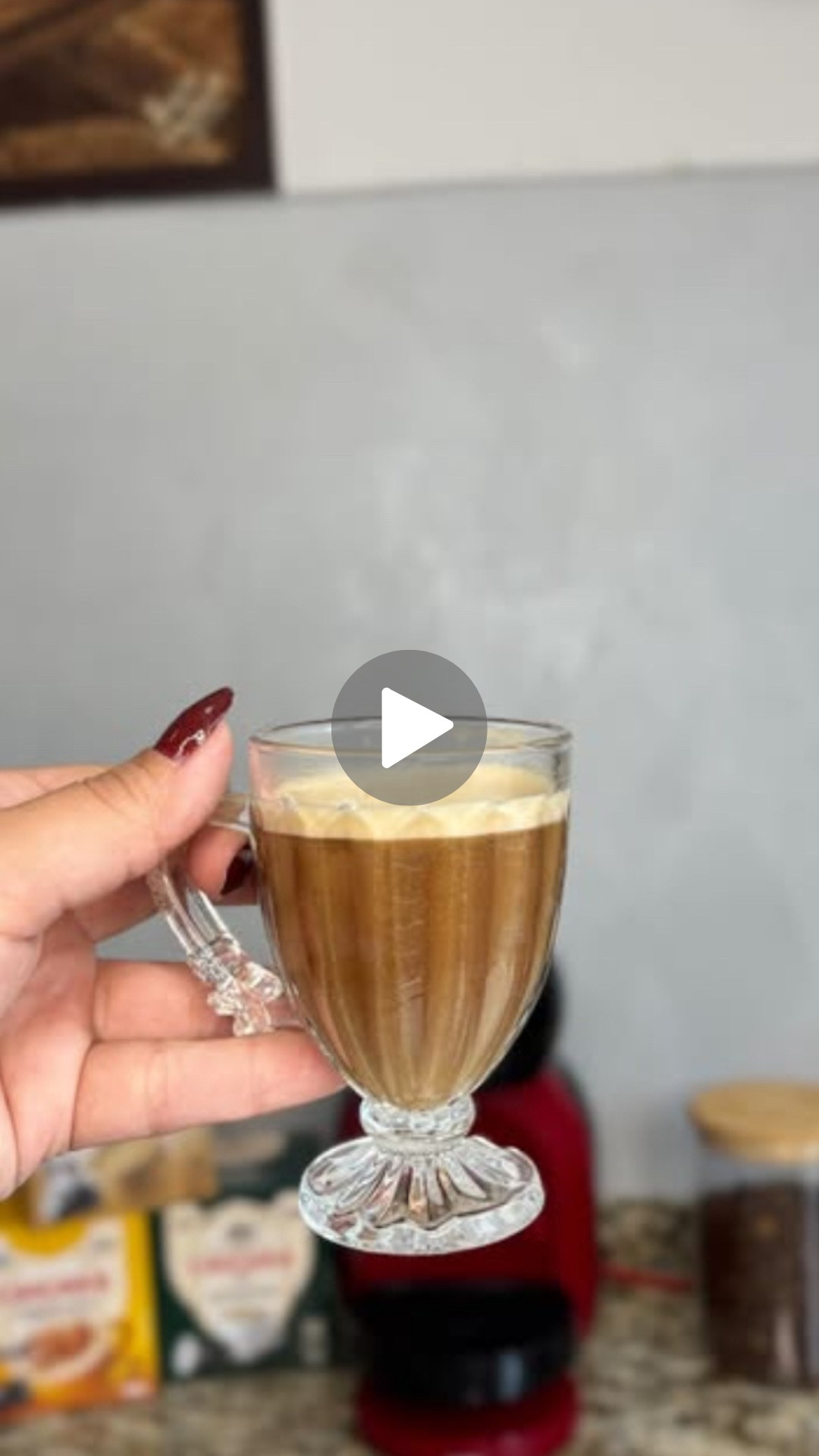Capa de vídeo com uma xícara de café servido